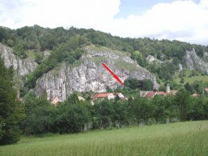 Zur Seite: Die Sesselfelsgrotte in Neuessing