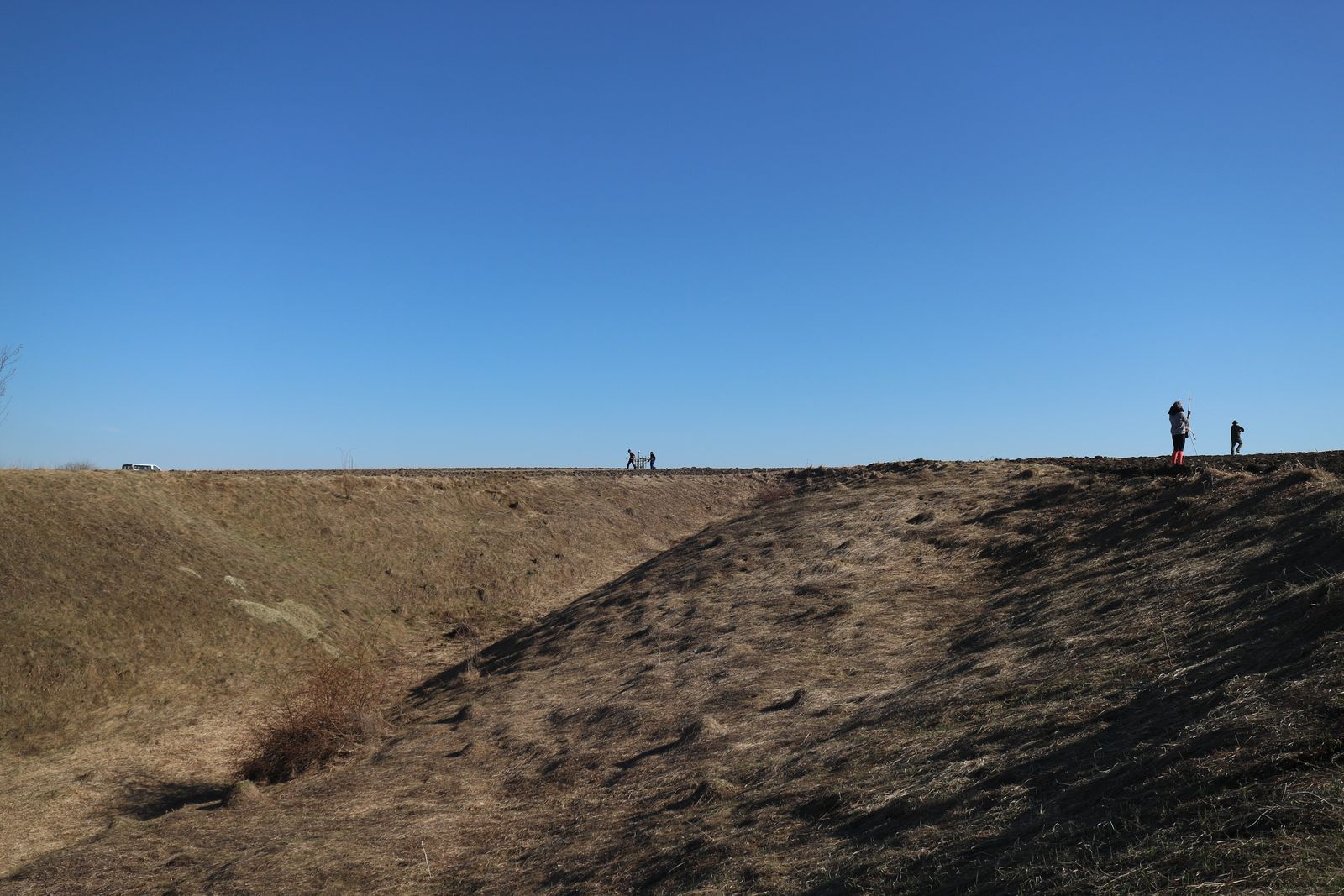 Zum Artikel "Auf des Hügels Spitze getrieben – Erste Nachrichten von der Prospektionskampagne in der Neamţ-Senke"