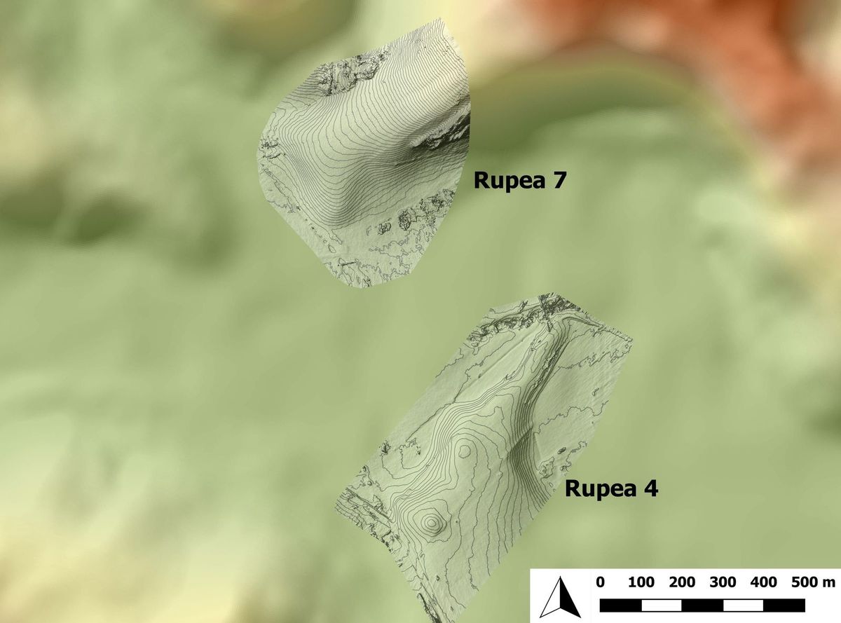 Lage der beiden benachbarten Fundplätze Rupea 4 und 7. Die Bereiche mit Höhenlinien wurden per UAV kartiert.