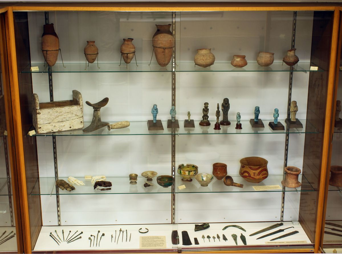 Blick in den die Abteilung "Exotisches und Kuriositäten" der Sammlung