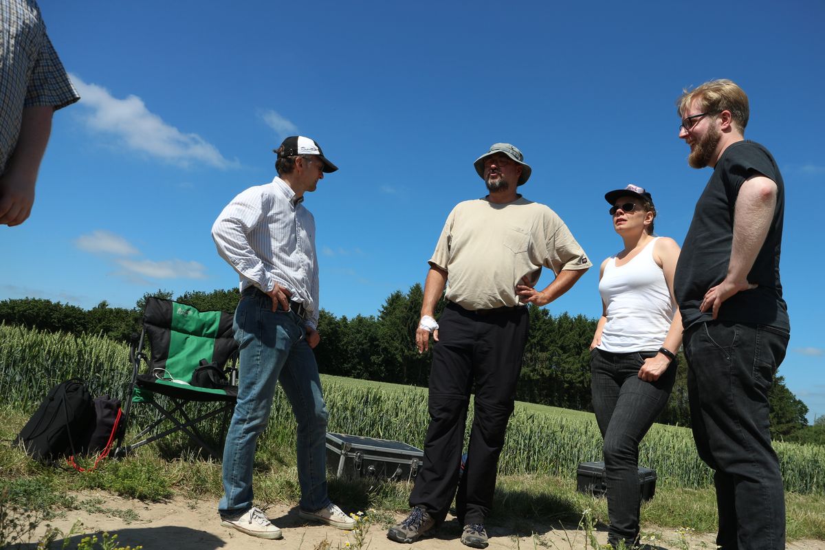 Dr. C. Rinne, Dr. C. Mischka, C. Drummer MA und R. Ohlrau MA fachsimpeln über Drohnen in der Archäologie.