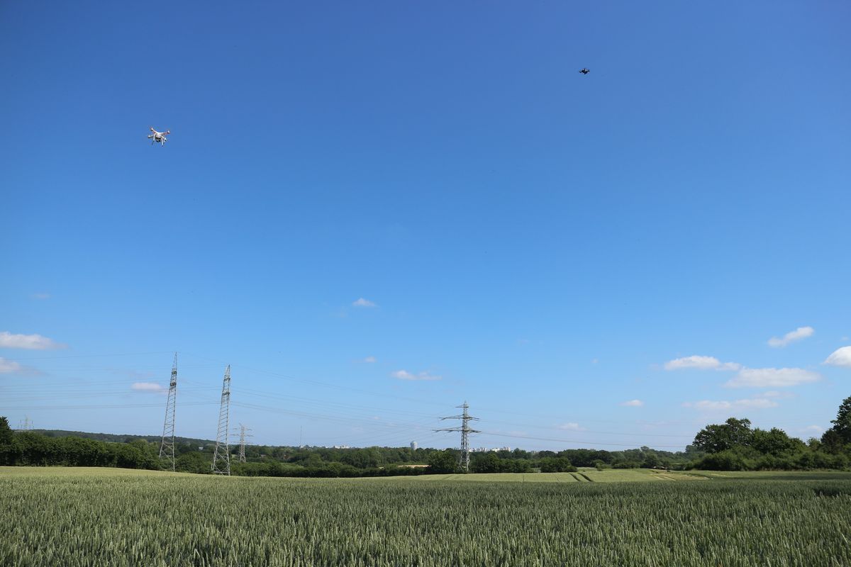 Es wird voll in der Luft! Die Erlanger Mavic und die Kieler Phantom ziehen in unterschiedlicher Höhe ihre automatischen Bahnen.