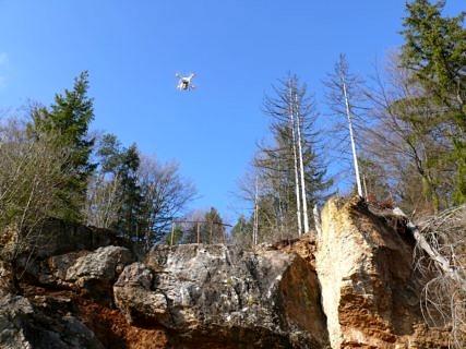 Für die Detailaufnahmen muss unter Baumwipfelhöhe geflogen werden.