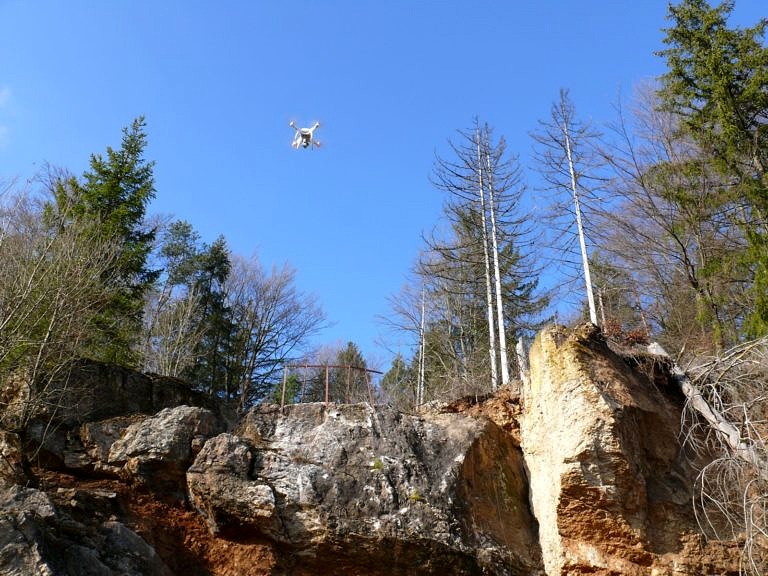 Neandertalerfundplatz in 3D – Drohnenmodellierung der Höhlenruine von Hunas