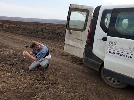 Wir kommen wieder! M. Trodler vermarkt Drăgușeni "Rondell" mit einem Fixpunkt aus Stahl.