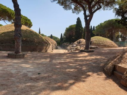 Die Gräberstraße der Nekropole von Cerveteri.