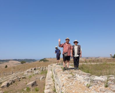 Die Maßnahmenleiter: PD Dr. M. Trfný und Prof. Dr. D. Mischka auf dem Ara della Regina in Tarquinia.