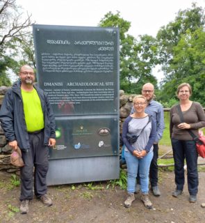 Das Team am Fundplatz des ersten Europäers: Dr. Carsten Mischka, Franziska Wanka MA, Fabian Gapp MA und Sabine Kadler.