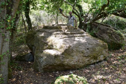 3D-Scanner im Einsatz am Altar von San Pietrino di Rota.