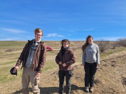 Stramm pfeift der Wind über das Moldawische Plateau. M. Trodler BA, N. Nittel und L. Murmann trotzen ihm.