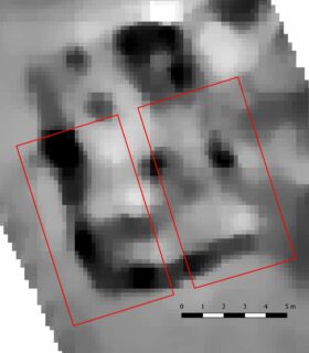 Das Ziel: Eine Ecke des Großbaus im Magnetikbefund. Rot: Unsere Schnitte.