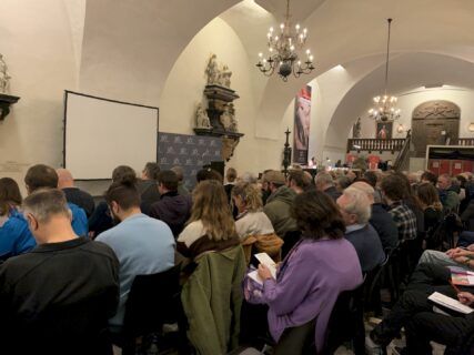 Zum Artikel "Vorzeitkiste und Fachvorträge: Ein Abend der Bandkeramik im Museum für Franken"