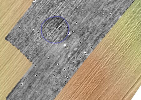 Die Hügelschüttung von Flamanzi 'Podis' im Magnetogramm.