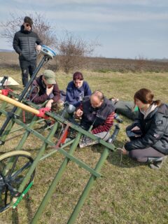 Die erste Auswertung der Magnetikdaten erfolgt noch direkt auf dem Fundplatz.