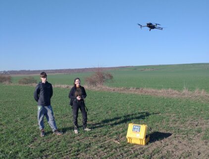 UAV-Ausbildung 1: F. Portenhauser startet zusammen D. Gräf zur Luftbildmodellierung eines Fundplatzes. Drei Fundplätze werden die beiden heute befliegen.