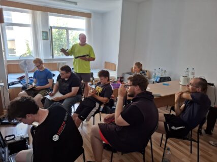 Innendienst 2: Ausbildung auch samstags! Hier gibt es eine Schulung in der Benutzung von DLSR-Kameras.